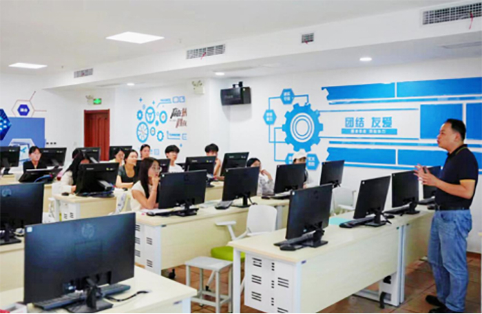 安徽大学张朋教授应邀为草莓视频
师生作学术报告